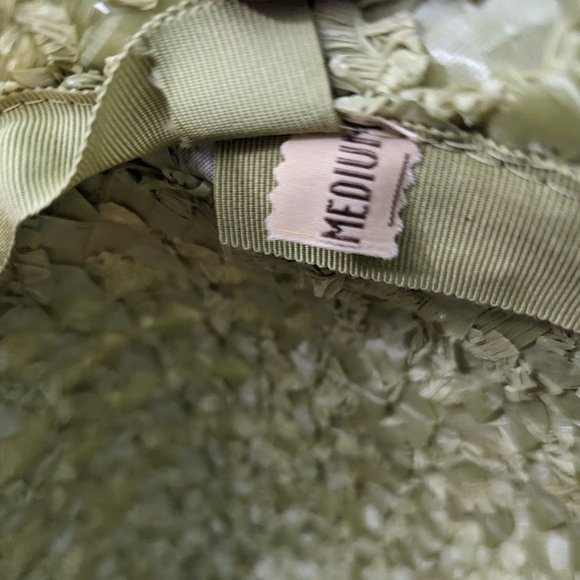 Vintage Woven pale green hat with ribbon and bow - Picture 4 of 4